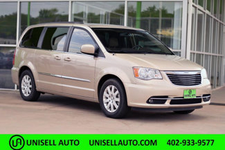 Used 2014 Chrysler Town & Country Touring image 1
