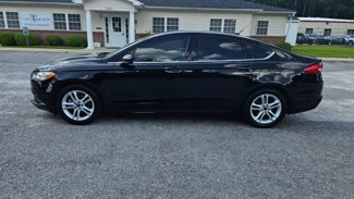 Used 2018 Ford Fusion SE image 1