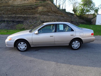 Used 2000 Toyota Camry LE image 1