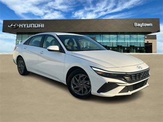 Used 2024 Hyundai Elantra SEL image 1