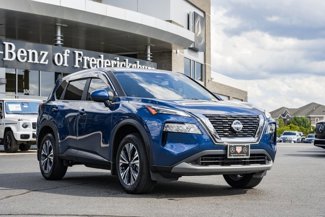 Used 2023 Nissan Rogue SV image 1