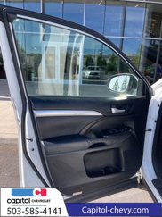 Used 2016 Toyota Highlander XLE image 1