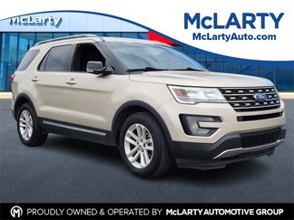 Used 2017 Ford Explorer XLT image 1