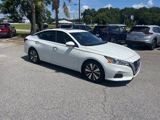 Used 2022 Nissan Altima 2.5 SV w/ SV Premium Package image 1