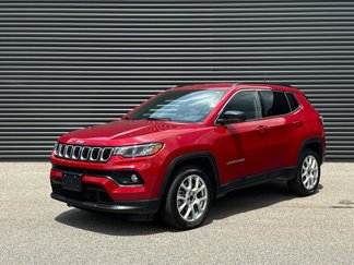 Used 2025 Jeep Compass Latitude image 1