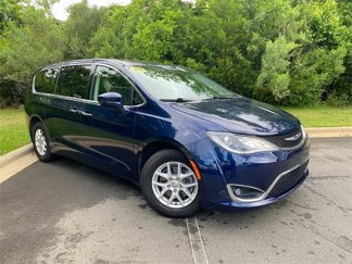 Used 2020 Chrysler Pacifica Touring image 1