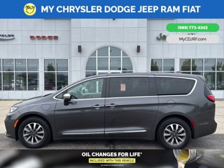 Used 2022 Chrysler Pacifica Limited image 1