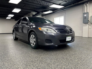 Used 2011 Toyota Camry LE image 1