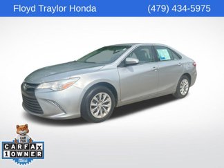 Used 2017 Toyota Camry LE image 1