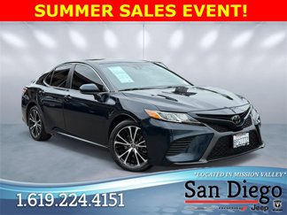 Used 2020 Toyota Camry SE image 1