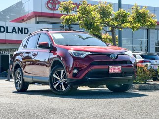 Used 2018 Toyota RAV4 XLE image 1