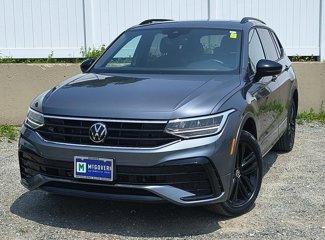 Used 2022 Volkswagen Tiguan SE R-Line image 1