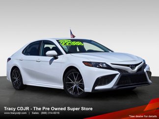 Used 2022 Toyota Camry SE image 1