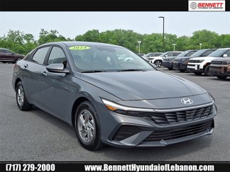 Used 2024 Hyundai Elantra SE image 1