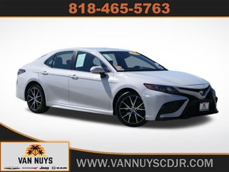 Used 2022 Toyota Camry SE image 1