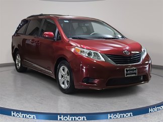 Used 2013 Toyota Sienna LE image 1