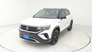 Used 2024 Volkswagen Taos SE image 1