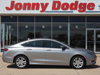 Used 2015 Chrysler 200 Limited w/ Convenience Group image 1