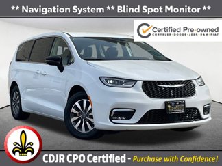 Certified 2024 Chrysler Pacifica Select image 1