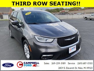 Used 2023 Chrysler Pacifica Touring-L image 1
