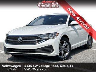 Certified 2023 Volkswagen Jetta SE image 1