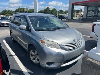 Used 2016 Toyota Sienna LE image 1