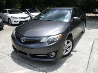 Used 2014 Toyota Camry SE image 1