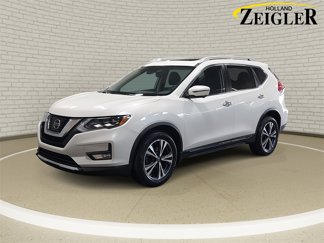Used 2017 Nissan Rogue SL image 1