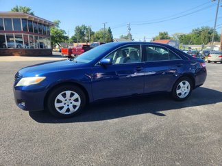 Used 2010 Toyota Camry LE image 1