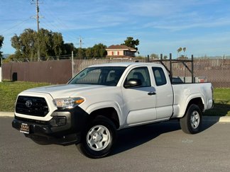 Used 2017 Toyota Tacoma SR image 1