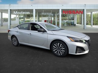 Used 2023 Nissan Altima 2.5 SV image 1