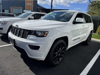 Used 2020 Jeep Grand Cherokee Altitude image 1
