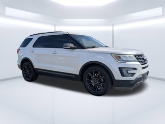 Used 2017 Ford Explorer XLT w/ Equipment Group 202A image 1