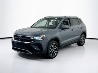 Used 2022 Volkswagen Taos SE image 1