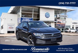Certified 2024 Volkswagen Jetta SE image 1