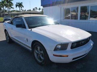 Used 2007 Ford Mustang Deluxe Convertible image 1