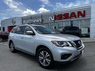 Used 2020 Nissan Pathfinder S image 1