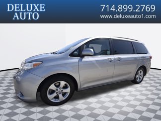 Used 2015 Toyota Sienna LE image 1