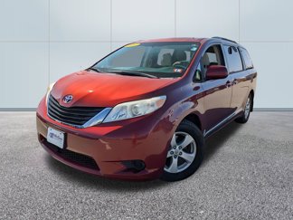 Used 2012 Toyota Sienna LE image 1