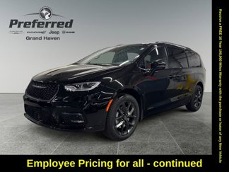 New 2025 Chrysler Pacifica Limited w/ Trailer Tow Group image 1