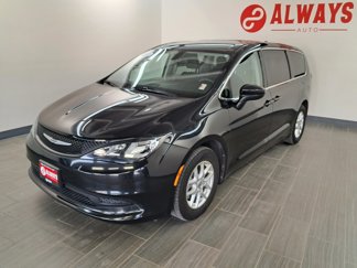 Used 2022 Chrysler Voyager LX image 1