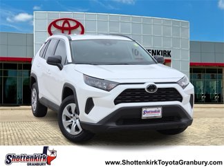 Used 2021 Toyota RAV4 LE image 1