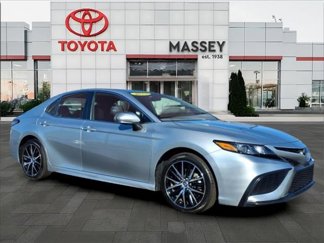 Used 2023 Toyota Camry SE image 1