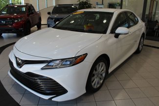 Used 2018 Toyota Camry LE image 1