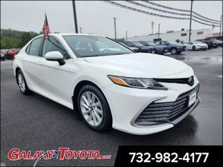 Used 2022 Toyota Camry LE image 1