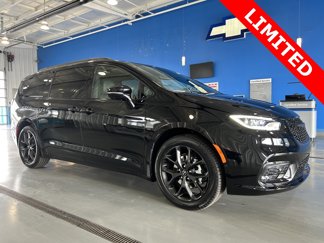 New 2025 Chrysler Pacifica Limited image 1
