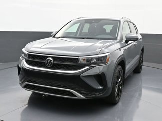 Used 2023 Volkswagen Taos SE w/ Black Wheel Package image 1