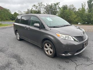 Used 2011 Toyota Sienna LE image 1