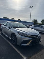 Used 2023 Toyota Camry SE image 1