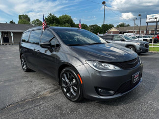Used 2020 Chrysler Pacifica Touring w/ S Appearance Package image 1